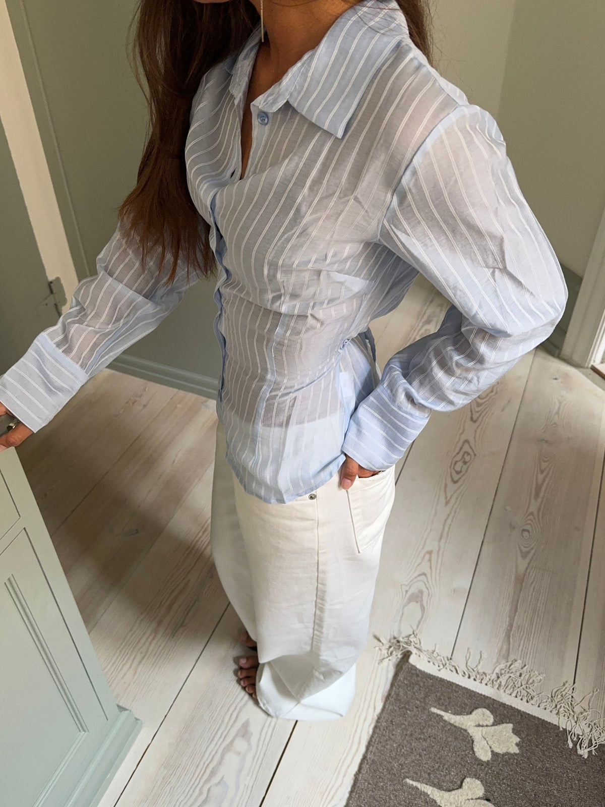Alberte fitted shirt with stripes – Blue/white