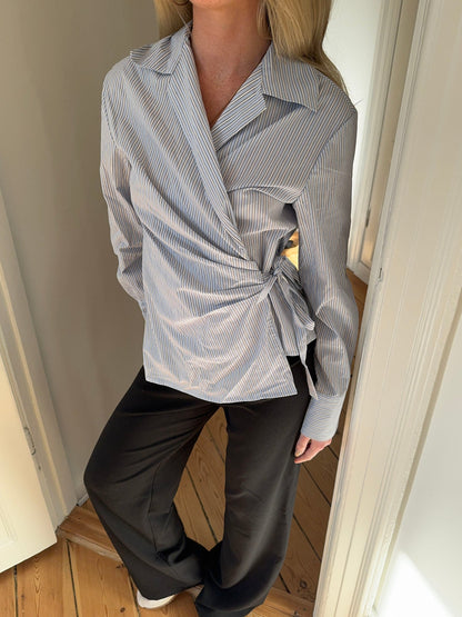 Milay shirt with tie detail – Light Blue/white