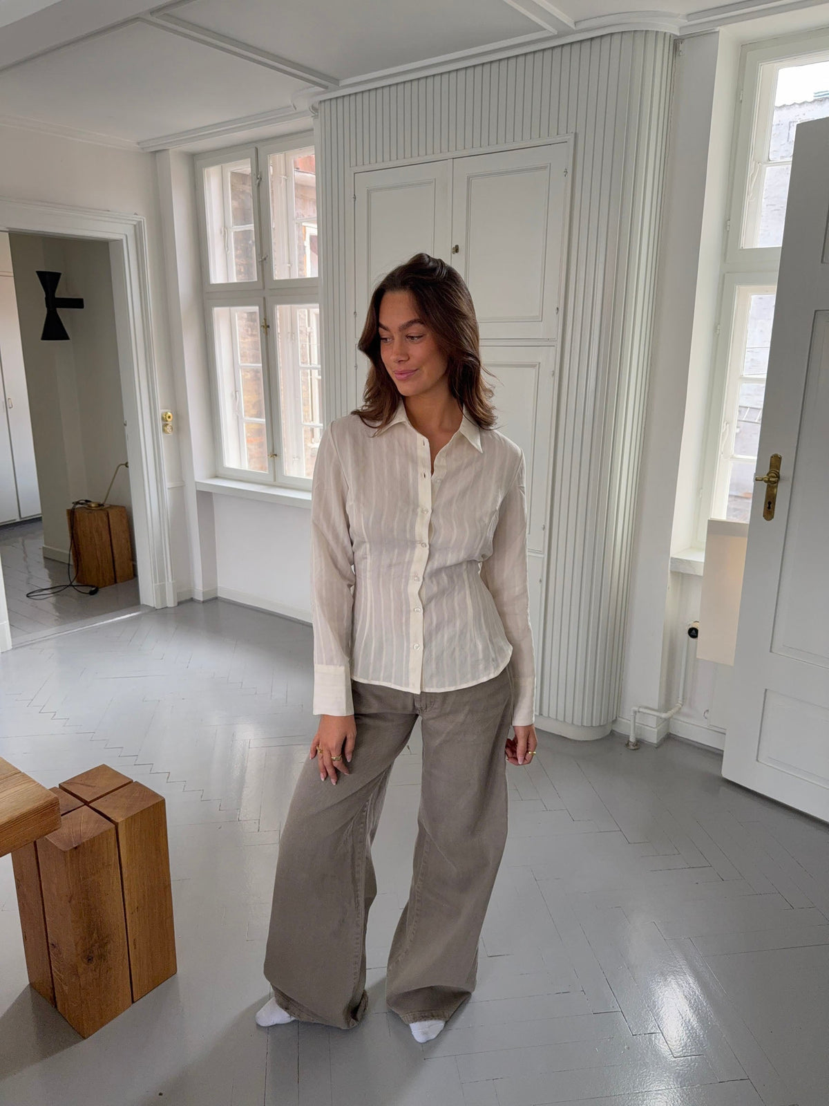Alberte fitted shirt with stripes - White