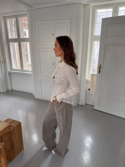 Alberte fitted shirt with stripes - White