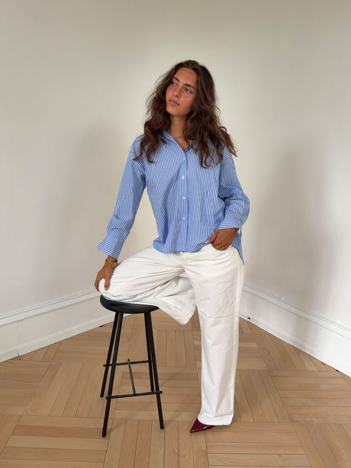 Vicka striped shirt with open back - Light blue/white