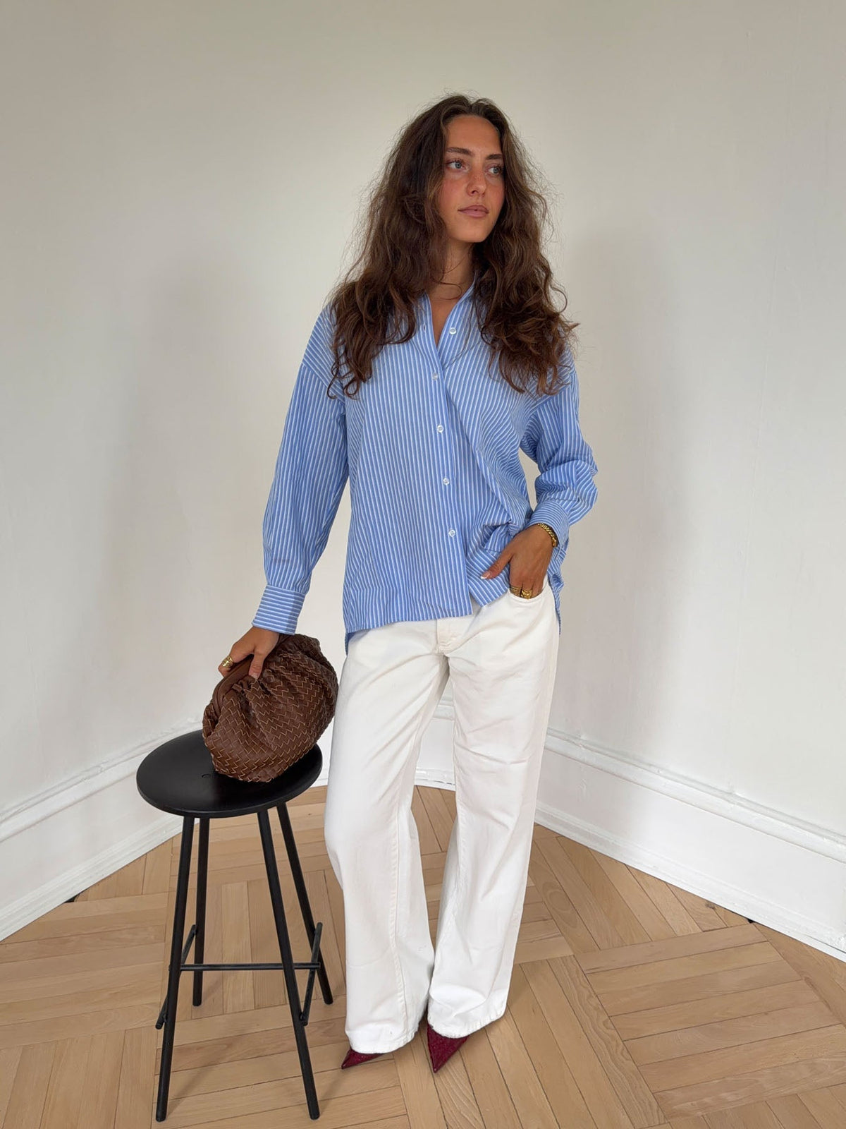 Vicka striped shirt with open back - Light blue/white