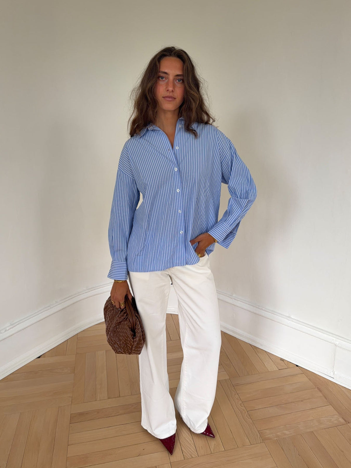Vicka striped shirt with open back - Light blue/white